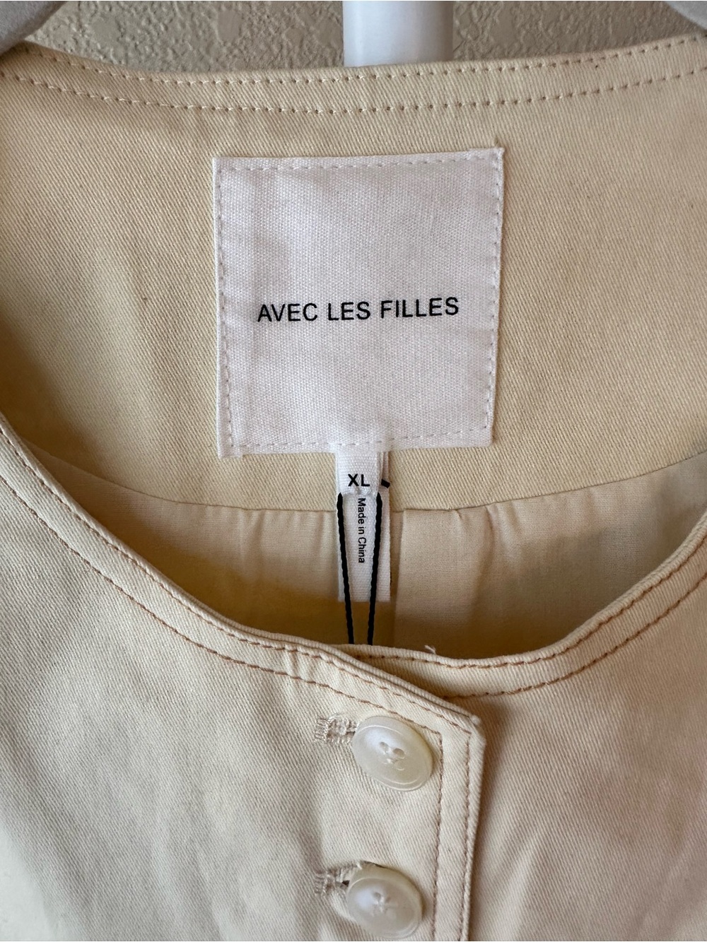 Avec Les Filles cream collarless single breasted button down crop vest size XL - Picture 2 of 5